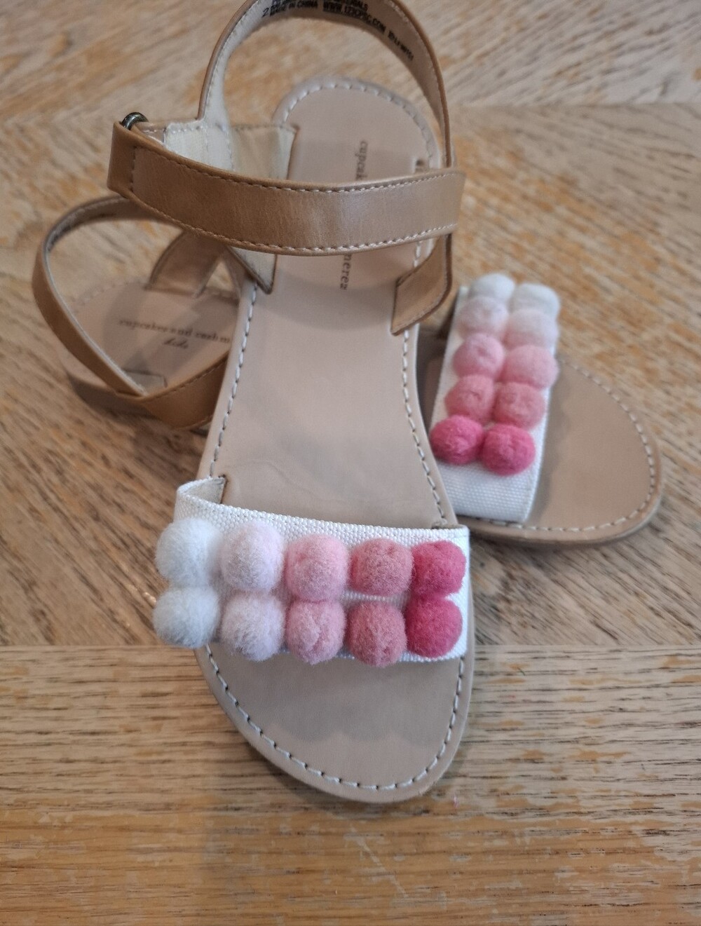 Cupcakes And Cashmere Kids Pompom Sandles. Youth Girls Size 2